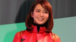 加藤夏希、葛城ミサト衣装で登場！「セブンイレブン×エヴァンゲリオン発表会」(1)