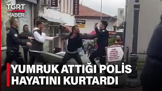 Kendisini Kavgadan Ayıran Polise Yumruk Attı Halkın Elinden Yine O Polis Kurtardı - TGRT Haber