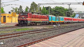 11428/Jasidih - Pune Weekly Express departing from Ahmednagar Junction.