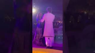 #ShahRukhKhan and #GauriKhan won over the audience as they danced at Ambani's pre-wedding bash