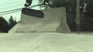 Skateology: backside 360 kickflip (1000 fps slow motion)