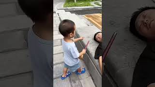 爸爸又睡着了，好好吹喇叭！# #Cute baby#Cute#呆萌小米宝#聪明宝宝#萌娃