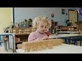 Extrait 3 du film Le maître est l'enfant - L'auto-éducation avec le matériel Montessori