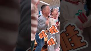 幼兒園老師又來整活了 “隔空喝水” 看呆小朋友  #shorts #萌娃