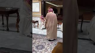 ولي العهد يزور ناصر الشثري مهنئاً بعيد الفطر: أنا واحد من عياله