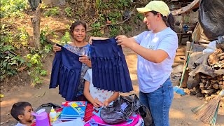 Con Lagrimas en Los Ojos doña Marivel le Agradecio A Leydi la Salvadoreña