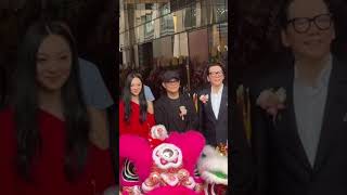 #李连杰 久违现身，携女儿参加向华强新店开业仪式！息影十几年了，功夫皇帝一定要保重身体！