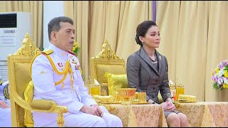 พระบาทสมเด็จพระเจ้าอยู่หัว สมเด็จพระนางเจ้าฯ ทรงวางพวงมาลาถวายราชสักการะเนื่องในวันมหิดล [๒๔ ก.ย.๖๕]