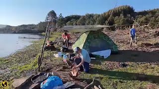 Primeiro acampamento selvagem em familia