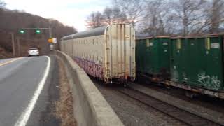 CSX RIVERLINE Q253 meets Q439 at CP102 West Camp N.Y. 12/24/'18