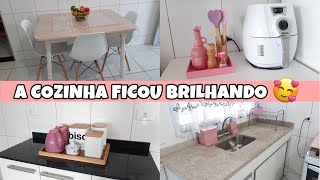 FAXINA RÁPIDA NA COZINHA | ESTAVA UMA BAGUNÇA E UM NOJO | FICOU TUDO BRILHANDO.