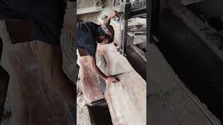 The sawing of a profitable #sawmill #liveedgelumber #hardwood #sawmillbusiness #logstolumber  table