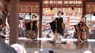 舞妓さん舞踊　八坂神社の節分   Maiko Dancing, Setsubun at Yasaka Shrine .wmv