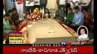 TV5 - Family members pays tribute to YSR in Idupulapaaya..