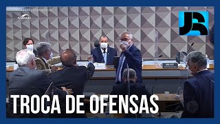 Senadores Renan Calheiros e Jorginho Mello batem boca na CPI