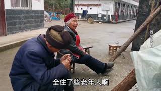 陕南汉中山区年味浓，大妈宰年猪300多斤肉，全部熏成腊肉吃一年