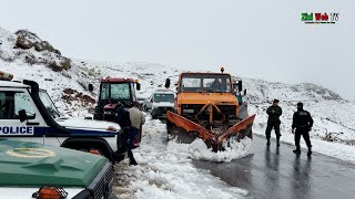 La Gendarmerie Et La Police Déneigent Les Routes Au Col de Ichelladhen à Tizi-Ouzou … Les Détails …