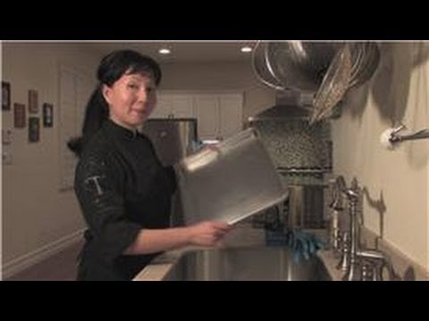 Cookware : How to Clean Old Baking Pans Cookware : How to Clean Old Baking Pans