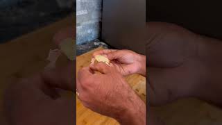 How to peel garlic easily?വെളുത്തുള്ളി എങ്ങനെ എളുപ്പത്തിൽ തൊലികളഞ്ഞെടുക്കാം!! #garlic #🧄#tips #👍