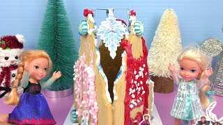 Gingerbread castle ! Elsa \u0026 Anna toddlers build a sugar cookie house