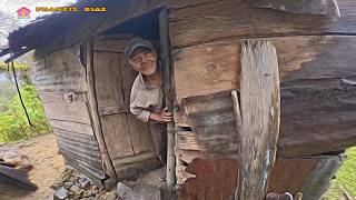 Bajo lluvia pudimos encontrar este SEÑOR SOLO en lo alto de la montaña