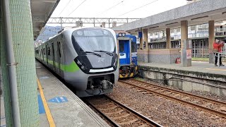 4135次福隆發車經由宜蘭線開往樹林的銀綠色微笑號EMU900型十輛一編組EMU934區間車，4162次樹林發車經由宜蘭線開往蘇澳的EMU512+EMU505區間車