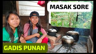 MONCA DAN INANG GADIS PUNAN KALIMANTAN BARU BALIK CARI KAYU API LANGSUNG MASAK SORE WANGINYA