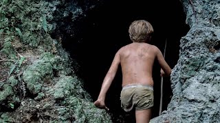 【穷电影】少年流落荒岛，发现一个有怪声的山洞，走进去后吓的拔腿就跑