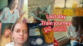 ପୁରା ଘର କରିଦେଲୁ Train କୁ 🚃।2nd AC coach ଏଇ ଦିନ ଆଉ ଆସିବନି ଜୀବନରେ❤️❤️।Back to Bhubaneswar from surat.