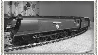 The Hornby R3300 Churchill commemorative funeral train pack