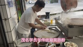 在广东这里学肠粉，还可以免费学煲仔饭，看如何做肠粉和煲仔饭的