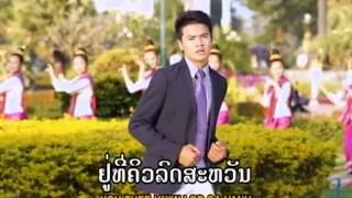 นั่งไห้อยู่คิวรถเม -  มะโนจิตต์  ทนงศักดิ์