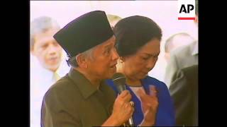 INDONESIA: JAKARTA: PRESIDENT HABIBIE TOURS AREAS HIT BY RIOTS