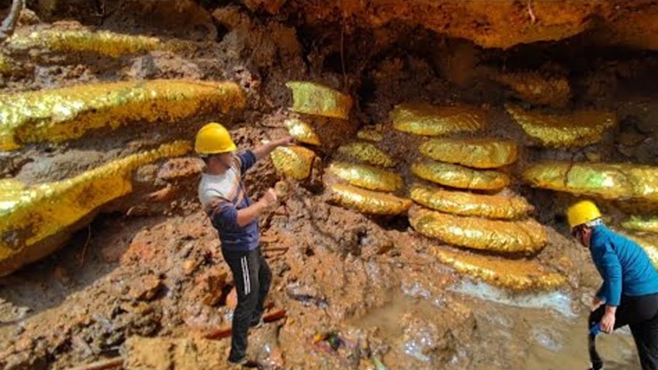 "Exploring The Hidden Treasure Cave Of Treasure Mountain While Crystal ...