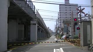 00928　和歌山国道高架下の南海和歌山市駅の近くの北側の踏切　南海電鉄の踏切