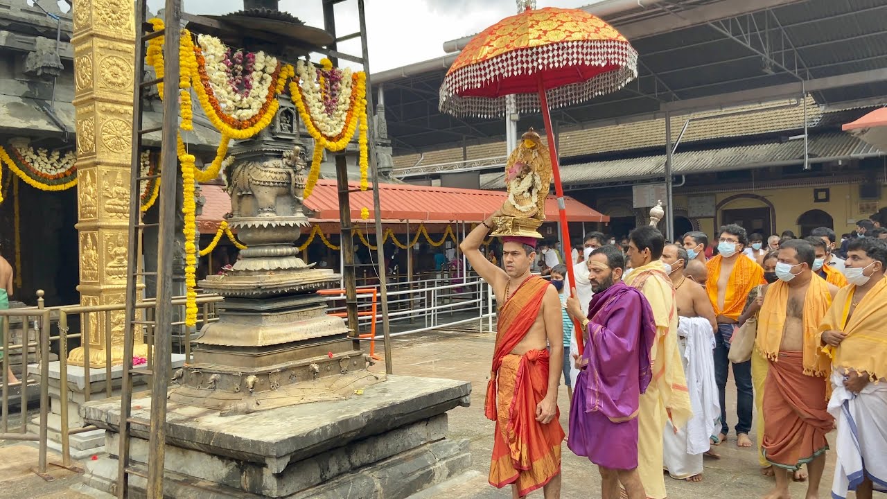 Sri Mookambika Devi Temple Procession || Kollur Karnataka - YouTube