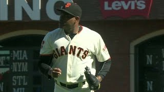 ARI@SF: Casilla fans Tomas to escape the bases loaded