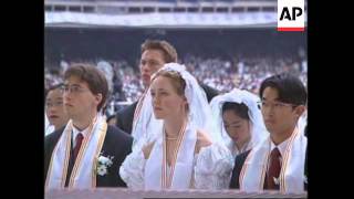 USA: TWO \u0026 A HALF THOUSAND COUPLES MARRIED AT MOONIE SERVICE (2)