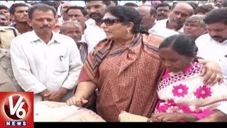 Congress MP Renuka Chowdhury Inspects Khammam Agriculture Market | V6 News