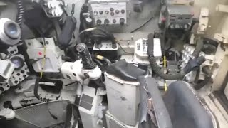 Осмотр внутри поврежденного танка M1A1 Abrams Украины