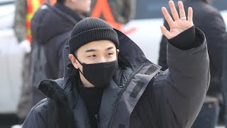 빅뱅 태양, 철원 6사단 입소…아내 민효린 배웅 / 연합뉴스TV (YonhapnewsTV)