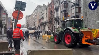 Enfrentamientos entre polícia y agricultores en Bruselas | PROTESTAS | La Vanguardia
