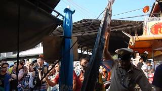 メークロン市場(傘たたみ市場) 列車通過前から通過後まで Before a train goes through the Mae Klong Market (Talat Rom Hoop)