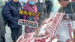 这地方人真狠，猪肉就像不花钱一样疯抢，看着都吓人，这是啥情况