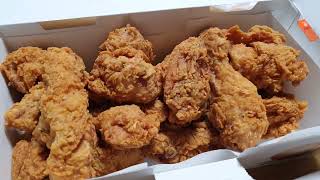 바삭한 식감이 좋은 교촌 리얼후라이치킨 웨지감자. Korean fried chicken