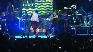 Macklemore & Ryan Lewis - Can't Hold Us @ 2013 American Music Awards (HD)
