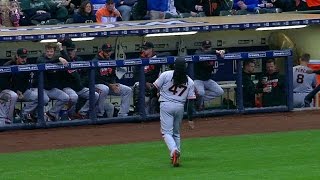 SF@MIL: Cueto gives young fan a souvenir