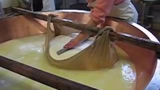 making parmigiano reggiano parmesan cheese