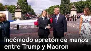 Trump y Macron se dan incómodo saludo - Trump - En Punto con Denise Maerker