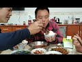 （蹭饭新升级）之～螃爷怕老大家没煮够饭直接端着一过剩饭去蹭饭